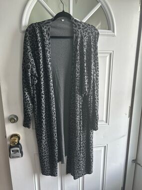 Private Label Gray and Black Leopard Open-Front Long Cardigan. S1